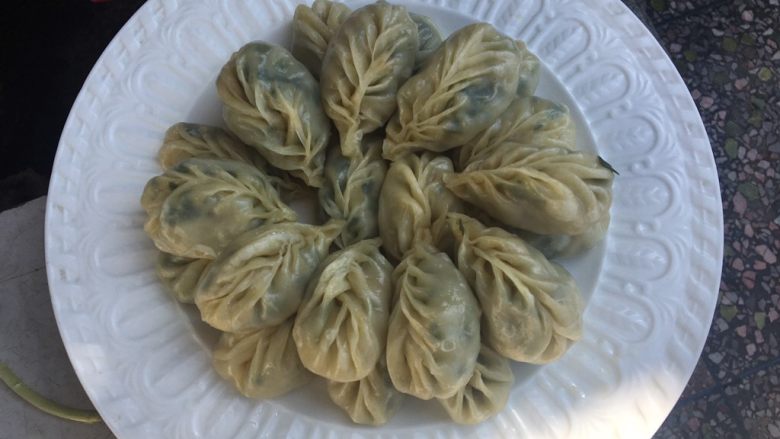 家常蒸饺,一盘美味的蒸饺配上自己喜欢的佐料,人生一大享受