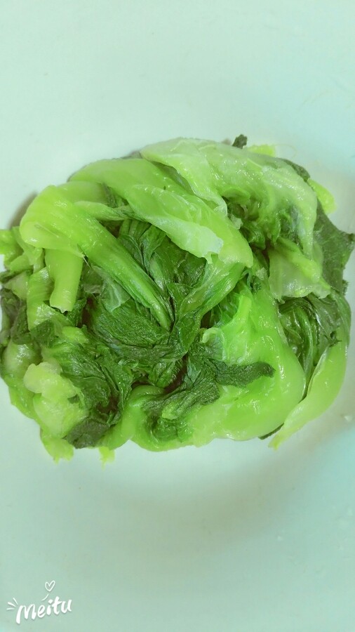 青菜香菇素馅饺子,<a style='color:red;display:inline-block;' href='/shicai/ 115'>油菜</a>开水焯水