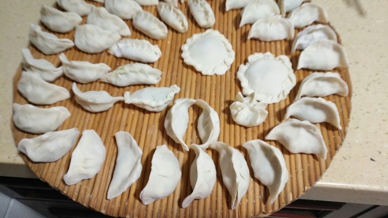 青菜香菇素馅饺子,开包啦,然后煮饺子
