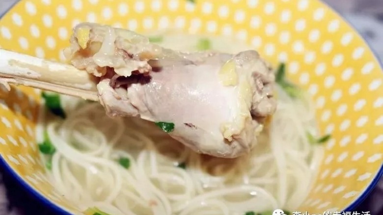 鸡汤面,一定要用土鸡的腿哦!