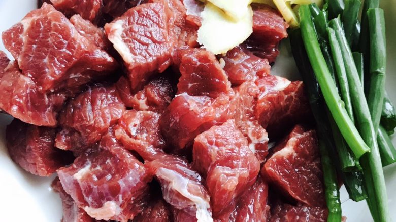 宝宝营养🐂牛肉松无添加任何添加剂
,切块,<a style='color:red;display:inline-block;' href='/shicai/ 37'>姜</a>切好待用,葱可用可不用,有些不习惯葱的味道可以不用