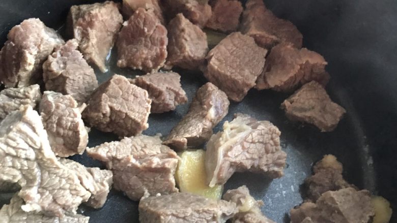 宝宝营养🐂牛肉松无添加任何添加剂
,可以煮了剩下汤水可以喝掉,不过我煮了刚好,就让汤汁都吸收在肉肉里面