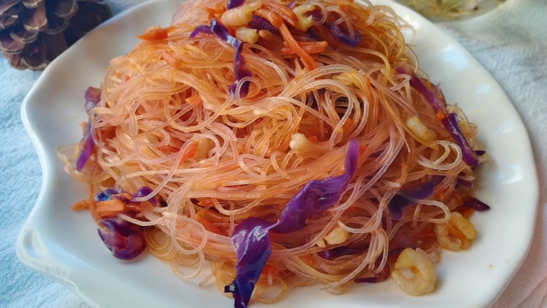 虾米蔬菜炒米粉,出锅后即可食用,特别的好吃哦