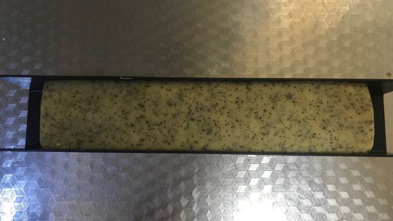 伯爵红茶饼干,用模具整形好,放入冰箱冷冻30分钟以上