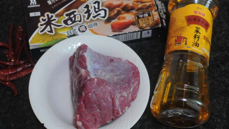 咖喱牛肉,所有的食材准备好