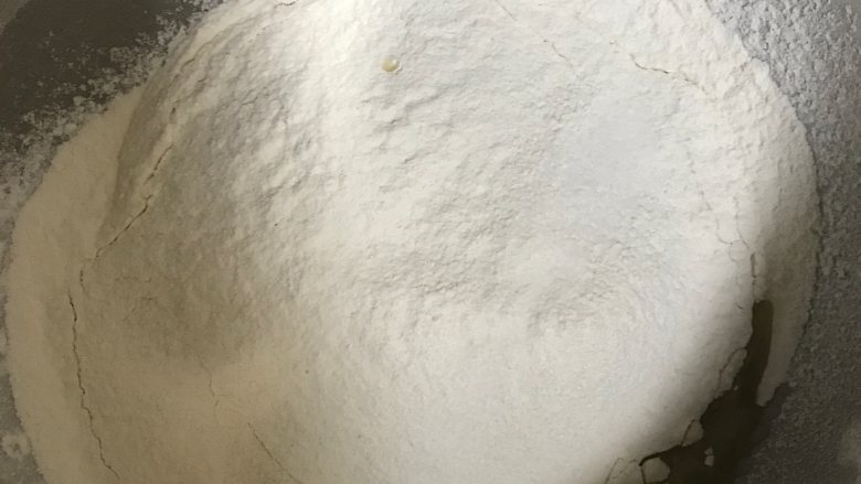 古早味核桃酥, 加入面粉,小苏打,糖粉,盐