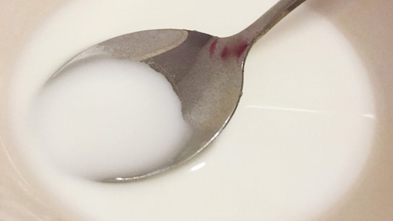 麻婆豆腐家常版,出锅前加2匙水淀粉勾芡,让汤汁更加粘稠