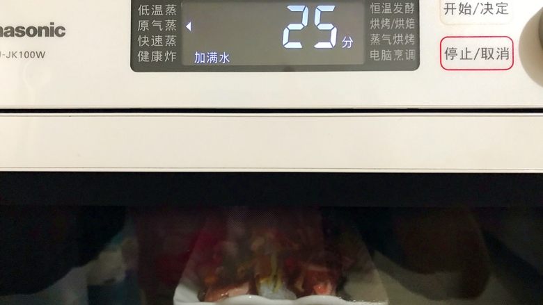 杭帮菜系列の黄鱼鲞香菇蒸排骨,选择原气蒸功能,25分钟,如果你用的是蒸锅,那就大火烧开水之后放入,也是25分钟