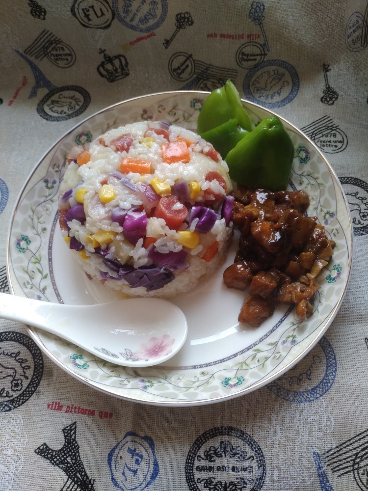 电饭煲-什锦焖饭, 混合均匀再闷五分钟即可装盘儿。