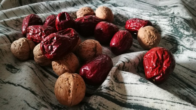 休闲零食DIY~秘制枣夹核桃脆,狗头枣和<a style='color:red;display:inline-block;' href='/shicai/ 665'>核桃</a>
