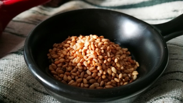 休闲零食DIY~秘制枣夹核桃脆,白<a style='color:red;display:inline-block;' href='/shicai/ 666'>芝麻</a>