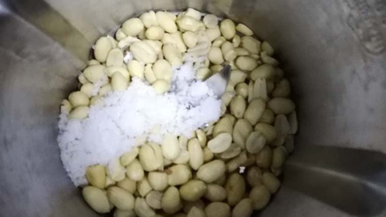 花生酱馒头, 加入10克糖1克盐,破壁机磨成花生酱。也可以不加糖盐。