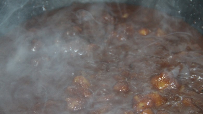 土豆泥酱,继续炒,炒的过程把土豆泥都压碎