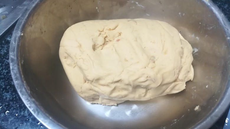 营养又美味的,还超级有颜值的地瓜红豆馅汤圆,地瓜面团揉好