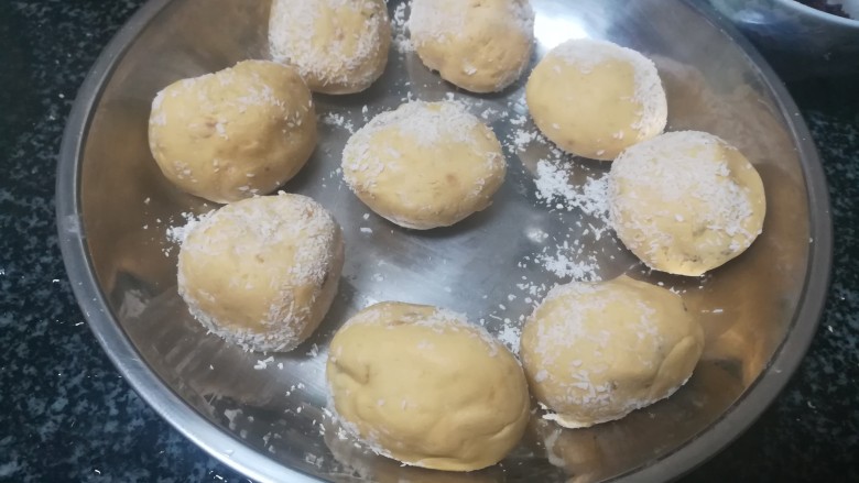 营养又美味的,还超级有颜值的地瓜红豆馅汤圆,继续搓,继续打滚儿