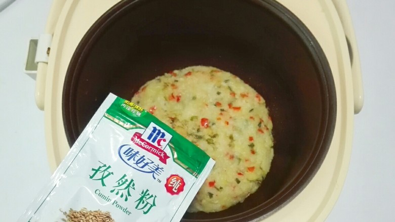 虾兵蟹将~虾皮土豆泥,撒少许孜然粉