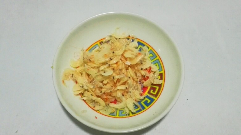 虾兵蟹将~虾皮土豆泥,<a style='color:red;display:inline-block;' href='/shicai/ 288'>虾皮</a>洗净