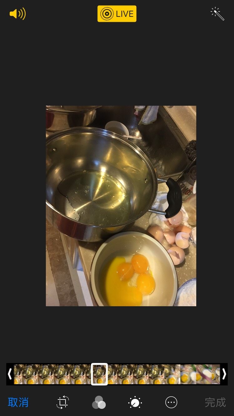 电饭煲蛋糕,蛋清蛋黄分离,装蛋清的盆要无水无油