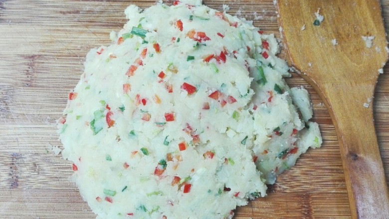 温暖如春~葱香蒜红椒土豆泥,拌匀所有食材
