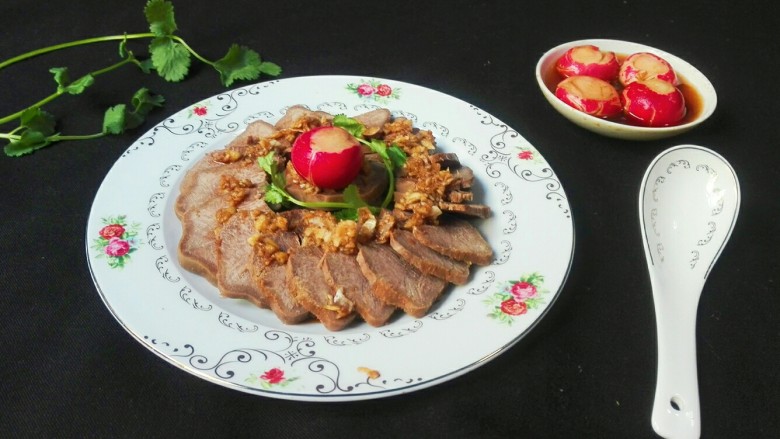 电饭锅美食+八椒香麻八戒大舌头,吃荤菜，再来点素菜糖醋樱桃萝卜吧！