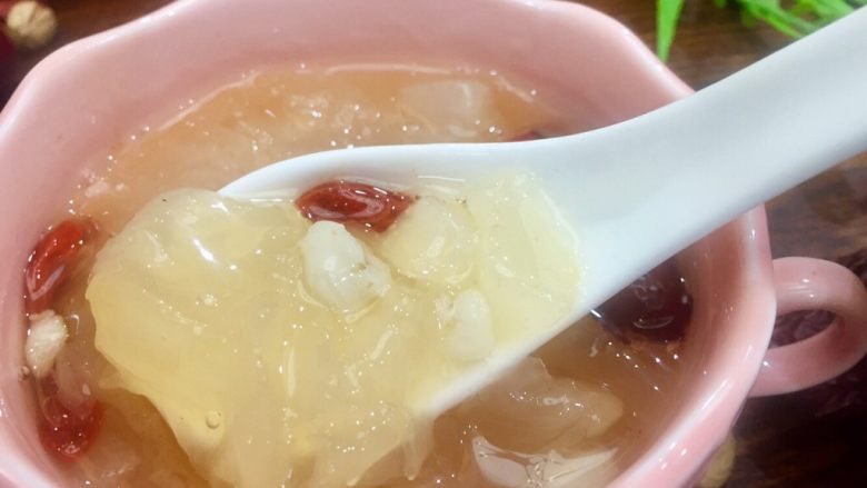 薏仁雪梨银耳羹,赶快喝上一勺吧,甜蜜滋味