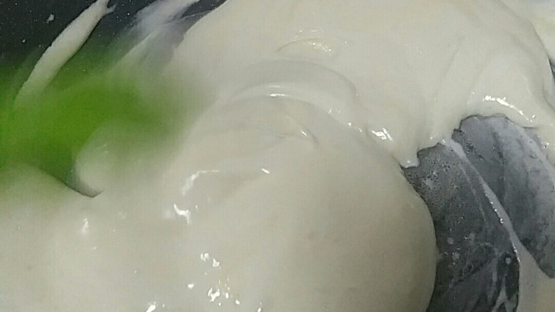 雪花酥,把棉花糖炒到融化图片的状态
