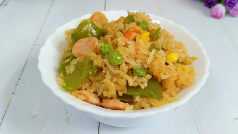 煲仔饭,菜和米饭拌匀就可以吃了