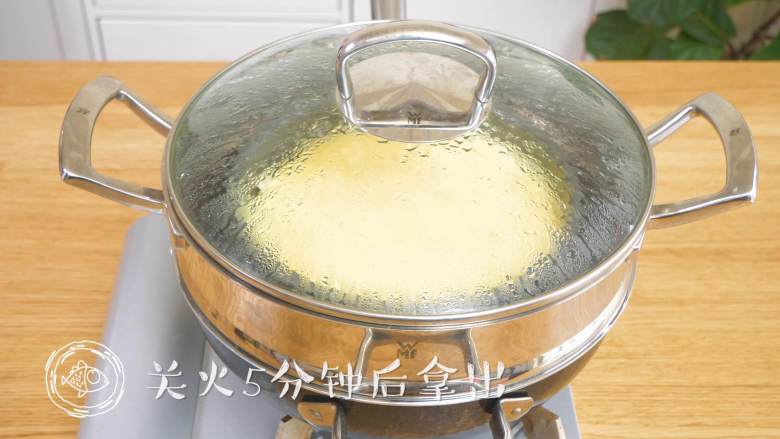 12m+宝宝蒸蛋糕(宝宝辅食),关火后5分钟拿出~
tips:很重要哦,再说一遍关火后不能立即打开锅盖,否则蛋糕容易受冷收缩~