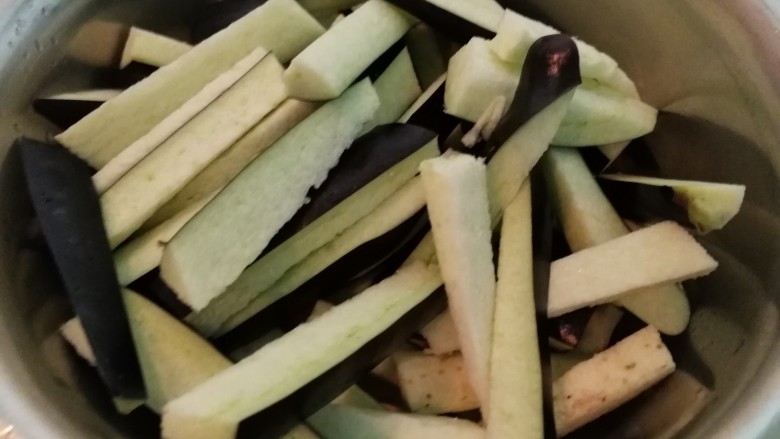 家常菜_什锦肉丝茄条,茄子切条
