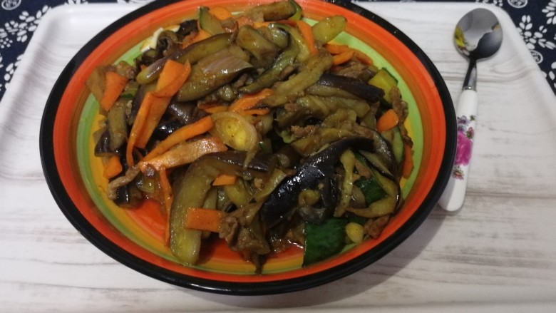 家常菜_什锦肉丝茄条,看一看,香香哒。成品图。
