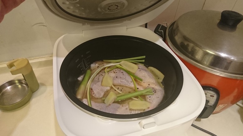 电饭煲+海南鸡饭,準備!