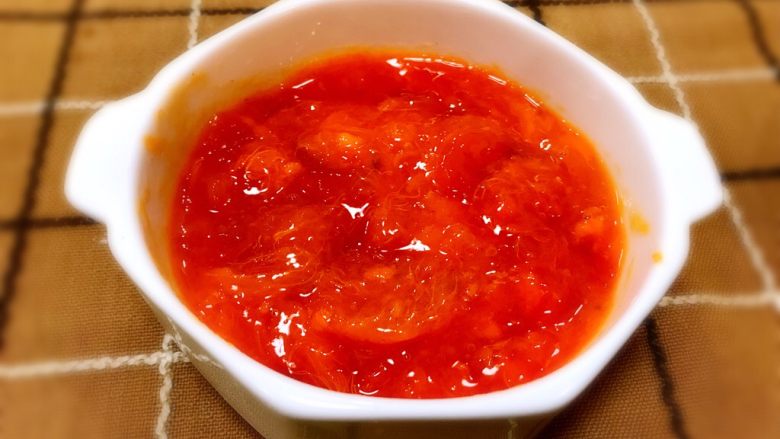 柿子饼,去除柿子皮和核,取柿子肉150克