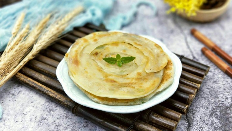 烫面椒盐葱花酥饼,香,酥,美味。喜欢的不要不要哒!