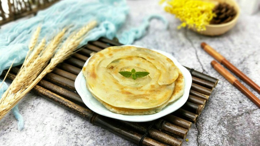 烫面椒盐葱花酥饼