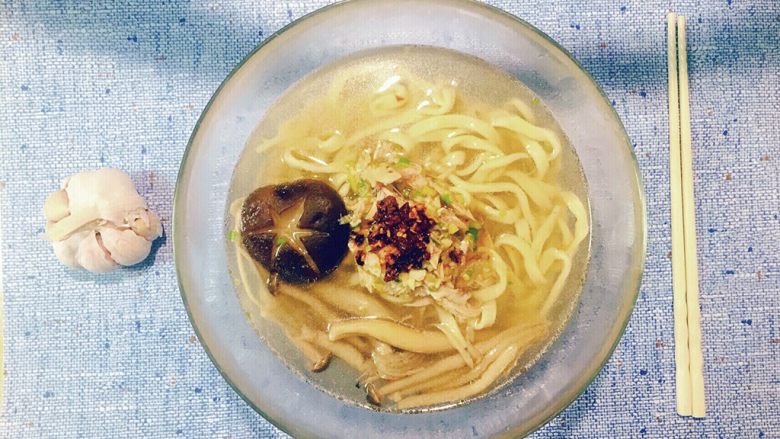 记忆里那碗面之★
手撕鸡丝菌汤面