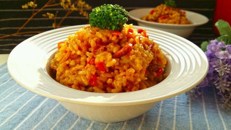 满屋飘香的肉米饭，吃一口回味无穷。