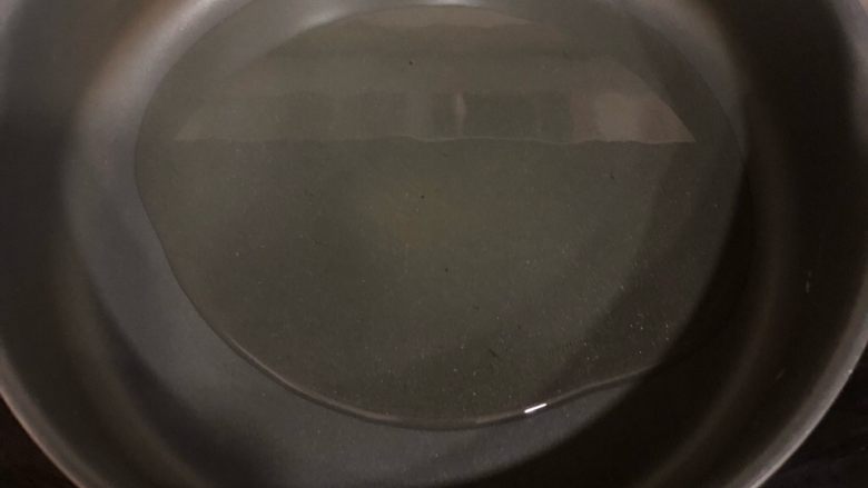 可乐鸡翅,热锅后倒入油