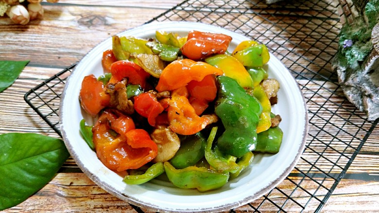 圆辣椒炒肉片,上桌了,美美哒。