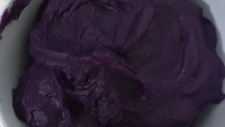 紫薯溶豆(附带紫薯泥做法),这是打好的紫薯泥