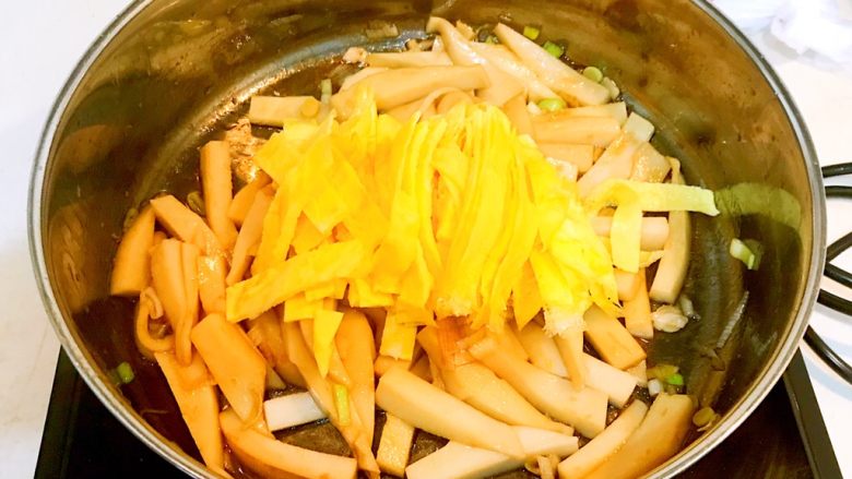 双色荞麦碗团,加入蛋皮