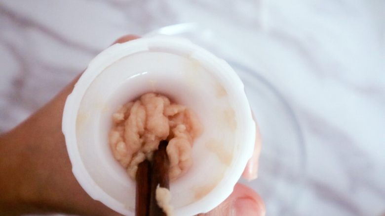 自制脆皮肠(宝宝版),剩余部分出不来用筷子按压即可