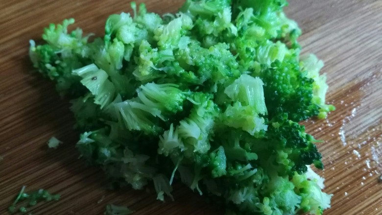 宝宝辅食,营养杂蔬炒面,切碎备用