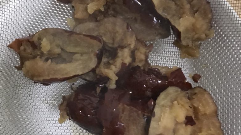 枣泥,皮能自动脱落的状态,就可以了。