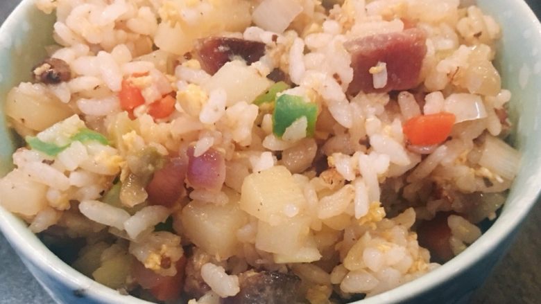 黑胡椒土豆腊肠炒饭