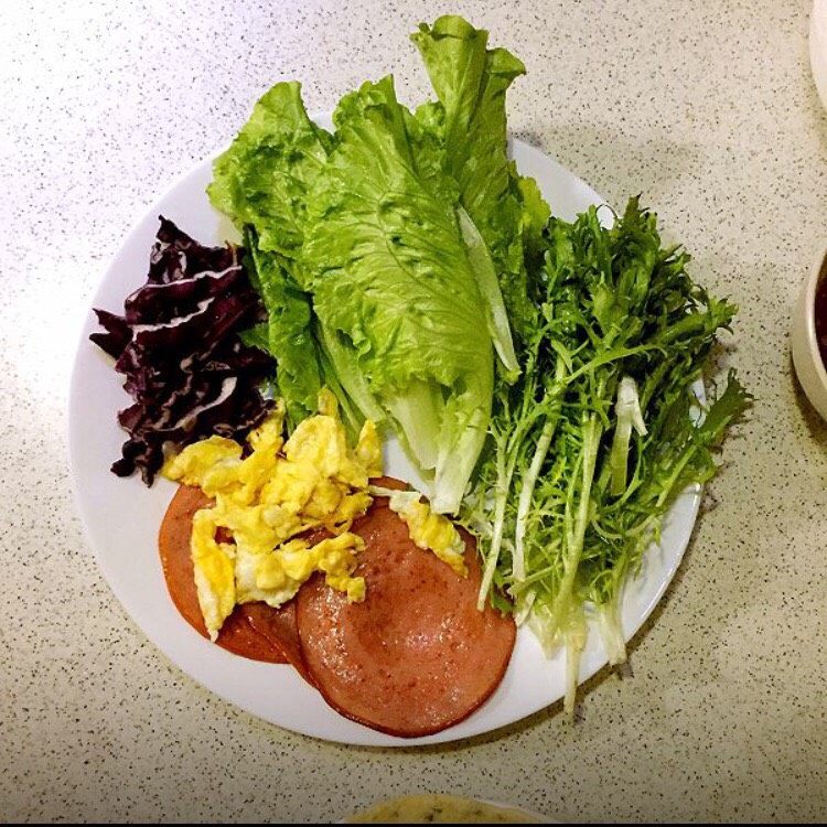 快手卷饼,准备好菜品,可随自己喜好搭配