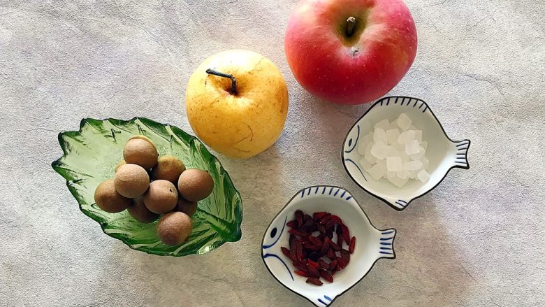 百变水果～养生养颜の枸杞桂圆苹果蜜梨甜汤,首先我们准备好所有食材