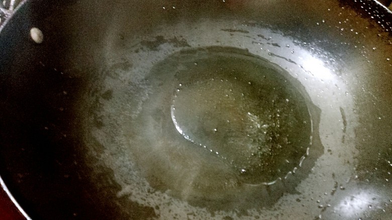 溜腰花-【不腥气,健康少油】做法,炒锅放入油,这么点油就够了