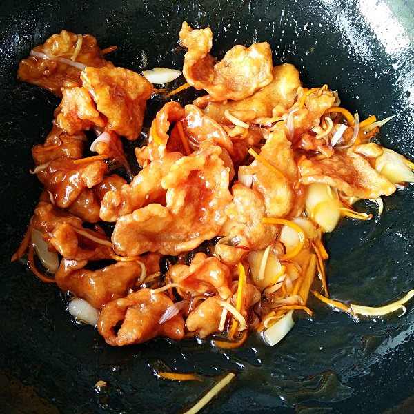 锅包肉(鸡胸肉版)――东北传统老做法,翻炒均匀。