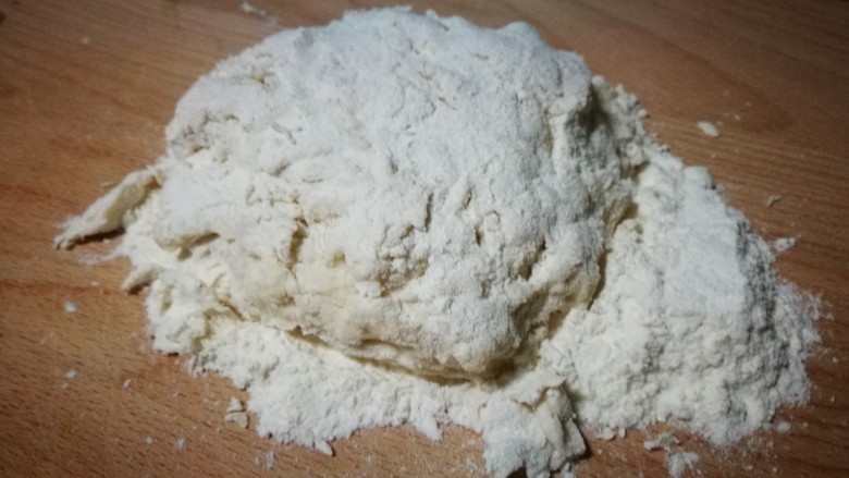 香甜诱人~芝麻酱糖饼,揉成面团