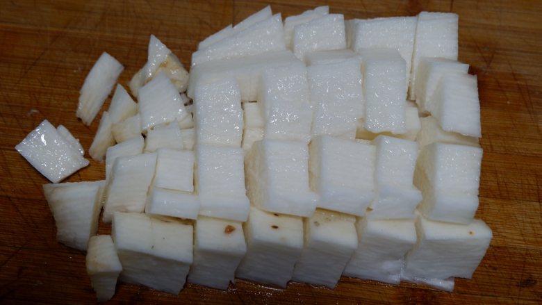 完美便当方程式「4」,山药去皮,切成1cm见方的小粒